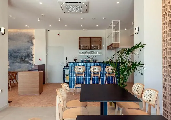 酒店 弗里尼酒店 *