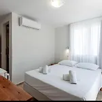 Hotel Frini *